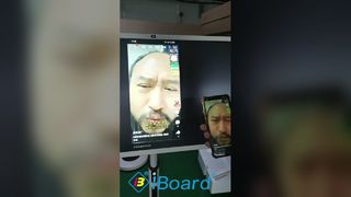 家庭およびオフィス用の 32 インチ Android スマート ディスプレイ