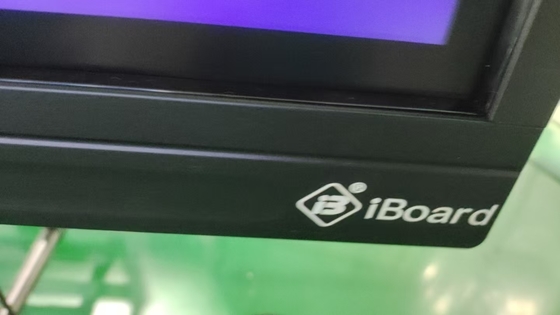 IBoard 工場 卸売 インタラクティブなタッチスクリーン モニター 2mm 正確さ 15W*2 または 20W*2 スピーカーとワイヤレススクリーンプロジェクション インタラクティブなホワイトボード