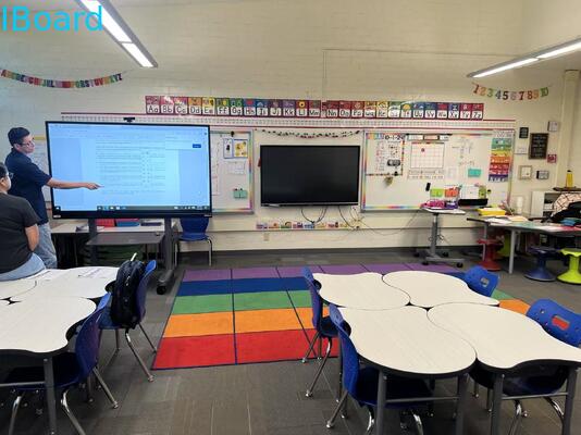 98インチインタラクティブフラットパネルタッチスクリーンテレビ 4K 超高画質と20タッチポイント