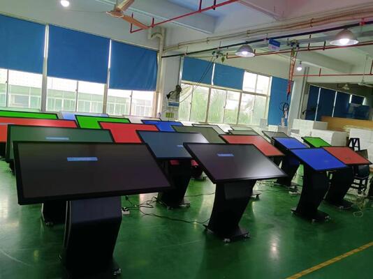 55インチ 4Kタッチスクリーンキオスク Android/Windows OS インタラクティブなデジタルサインとメニューボード